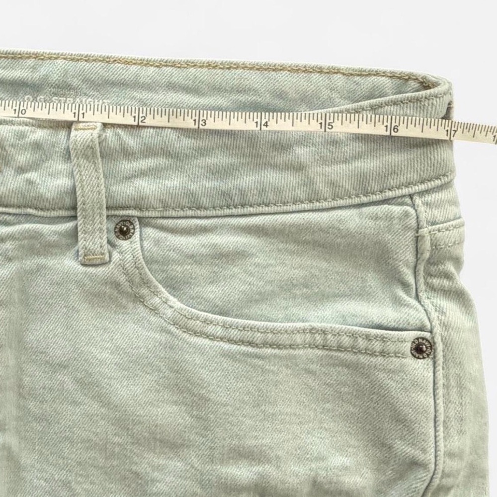 Old Navy O.G. Straight Distressed Denim Shorts Light Wash Size 12 - Picture 4 of 5